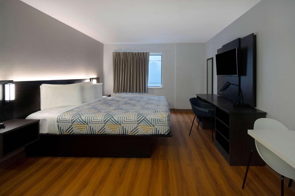 Deluxe King Room interior
